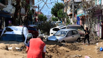 Un video de personas drenando