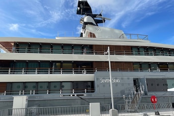 Seven Seas, el yate de Steven Spielberg, atracado en Tarragona