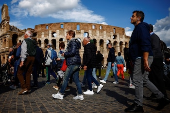 La alerta de viaje para Italia advierte sobre robos de oportunidad, carterismo y sustracción de bolsos en zonas turísticas, trenes y transporte público. (REUTERS/Guglielmo Mangiapane)