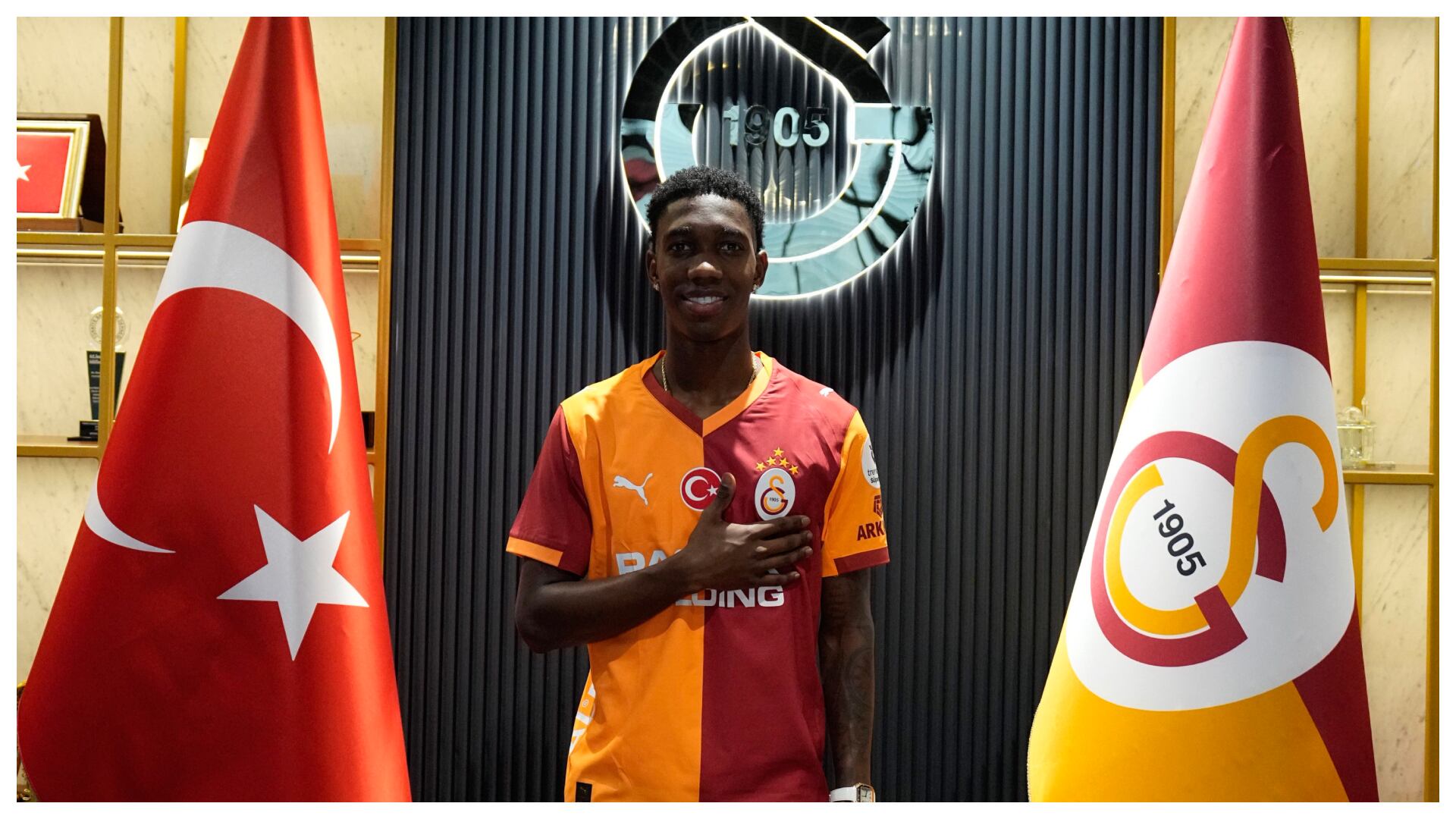 Yáser Asprilla se convirtió en refuerzo de Galatasaray para la temporada 2025-2026, pero no funcionó - crédito @GalatasaraySK/X