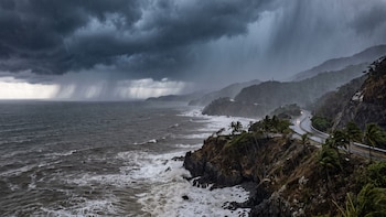 Alertan por lluvias intensas en Jalisco, Colima, Michoacán, Guerrero y Oaxaca debido a la tormenta tropical Polo