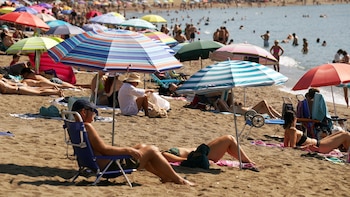 Una semana de vacaciones en familia ya cuesta alrededor de 2.000 euros incluso en los destinos más baratos de España
