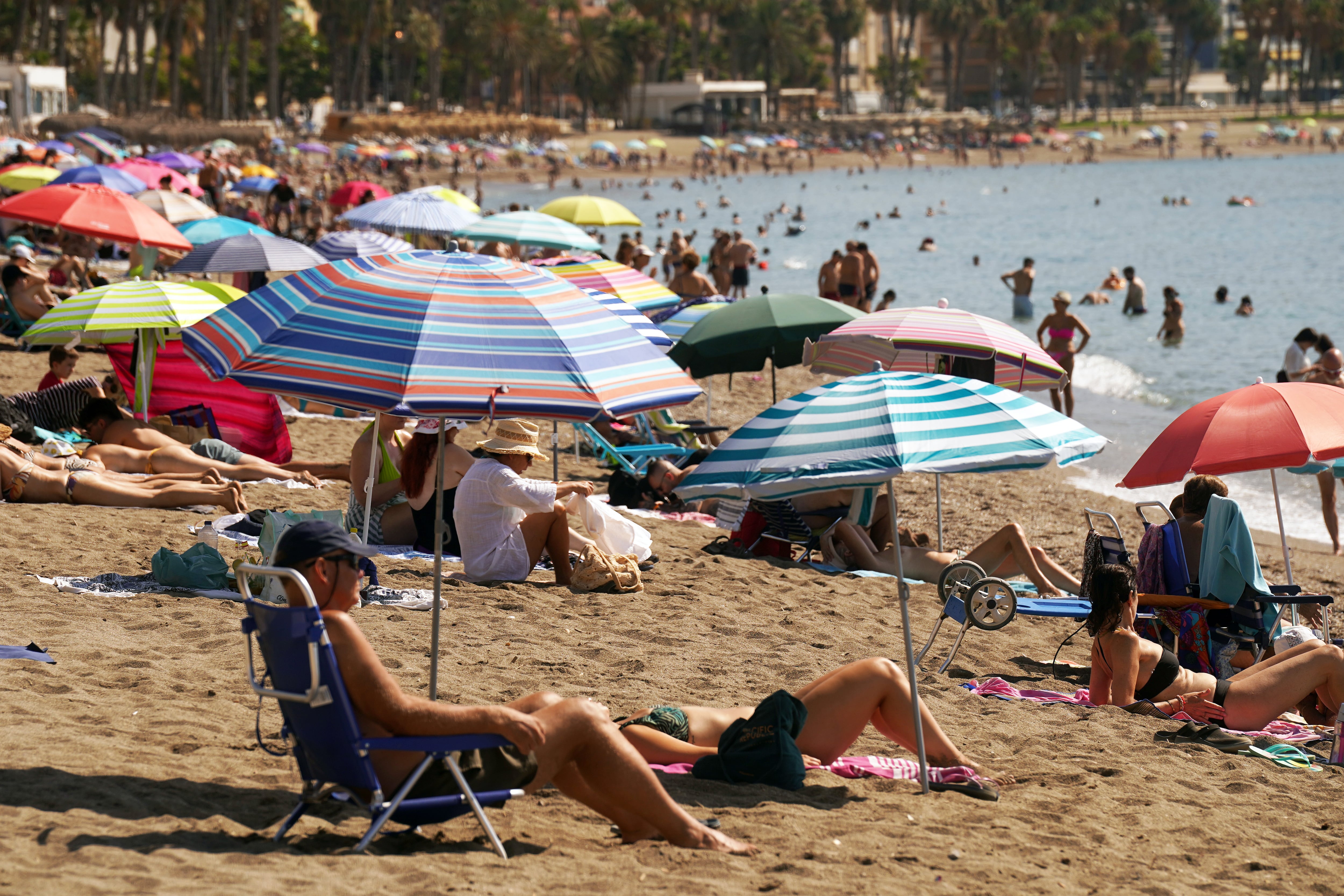 Una semana de vacaciones en familia ya cuesta alrededor de 2.000 euros incluso en los destinos más baratos de España