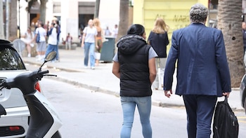 La jueza manda a prisión a la condenada a prisión permanente por matar a su bebé arrojándola a un contenedor