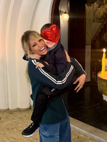 El emotivo posteo de Vikcy Xipolitakis junto a su hijo Salvador y sus abuelos