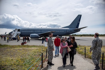 Familiares de los pasajeros del avión C-130 Hércules (REUTERS/Joel Estay NO RESALES NO ARCHIVE)