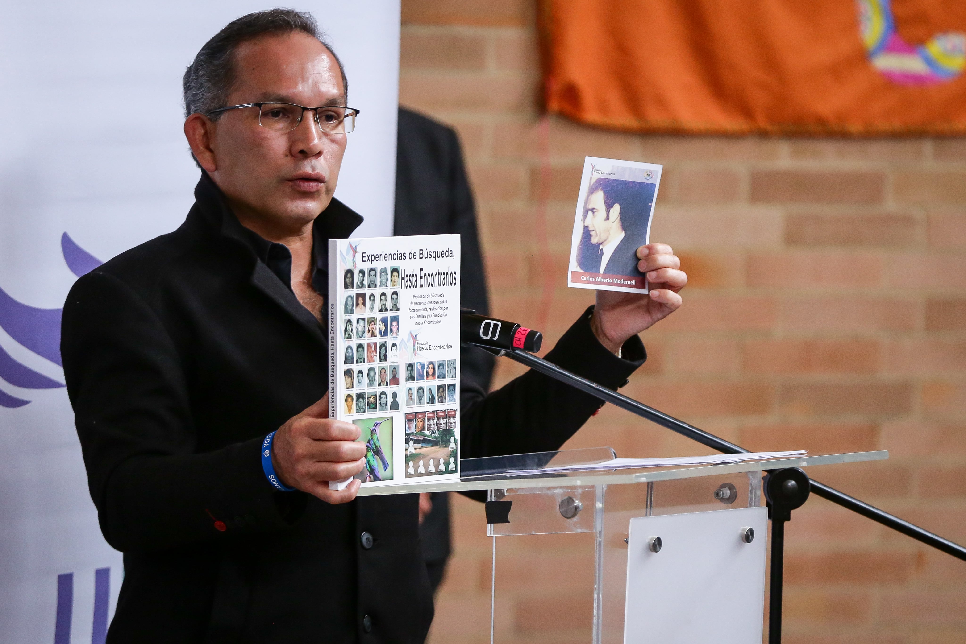 En 2024 se dio la instalación del Sistema Nacional de Búsqueda de Personas dadas por Desaparecidas, como reconocimiento a las organizaciones y personas que buscan respuestas durante décadas sobre el paradero de su ser querido desaparecido en el marco del conflicto armado - crédito Catalina Olaya/Colprensa