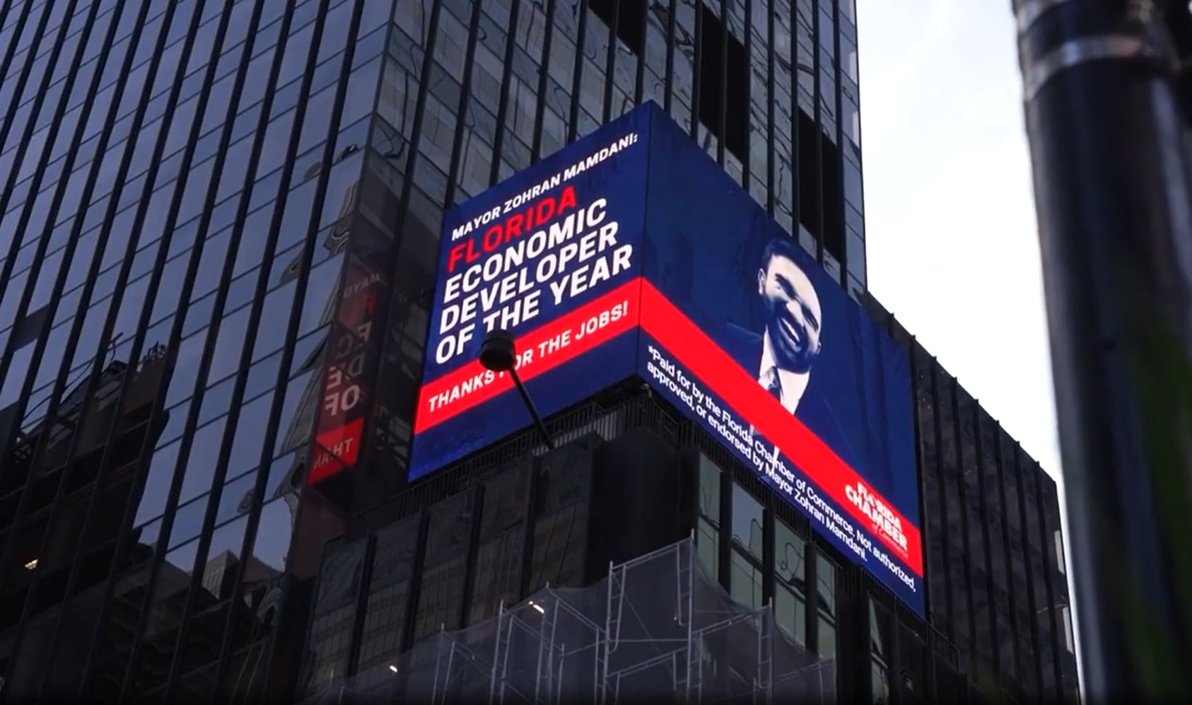 Florida exhibe en Times Square la fuga de empresas desde Nueva York