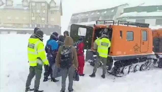 Mendoza: evacuaron a más de 30 personas en la zona de la cordillera por un fuerte temporal de nieve