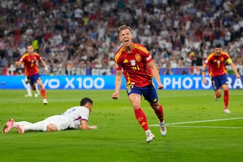 Dani Olmo celebra el gol de la remontada en la Eurocopa 2024. (AP Foto/Manu Fernandez)