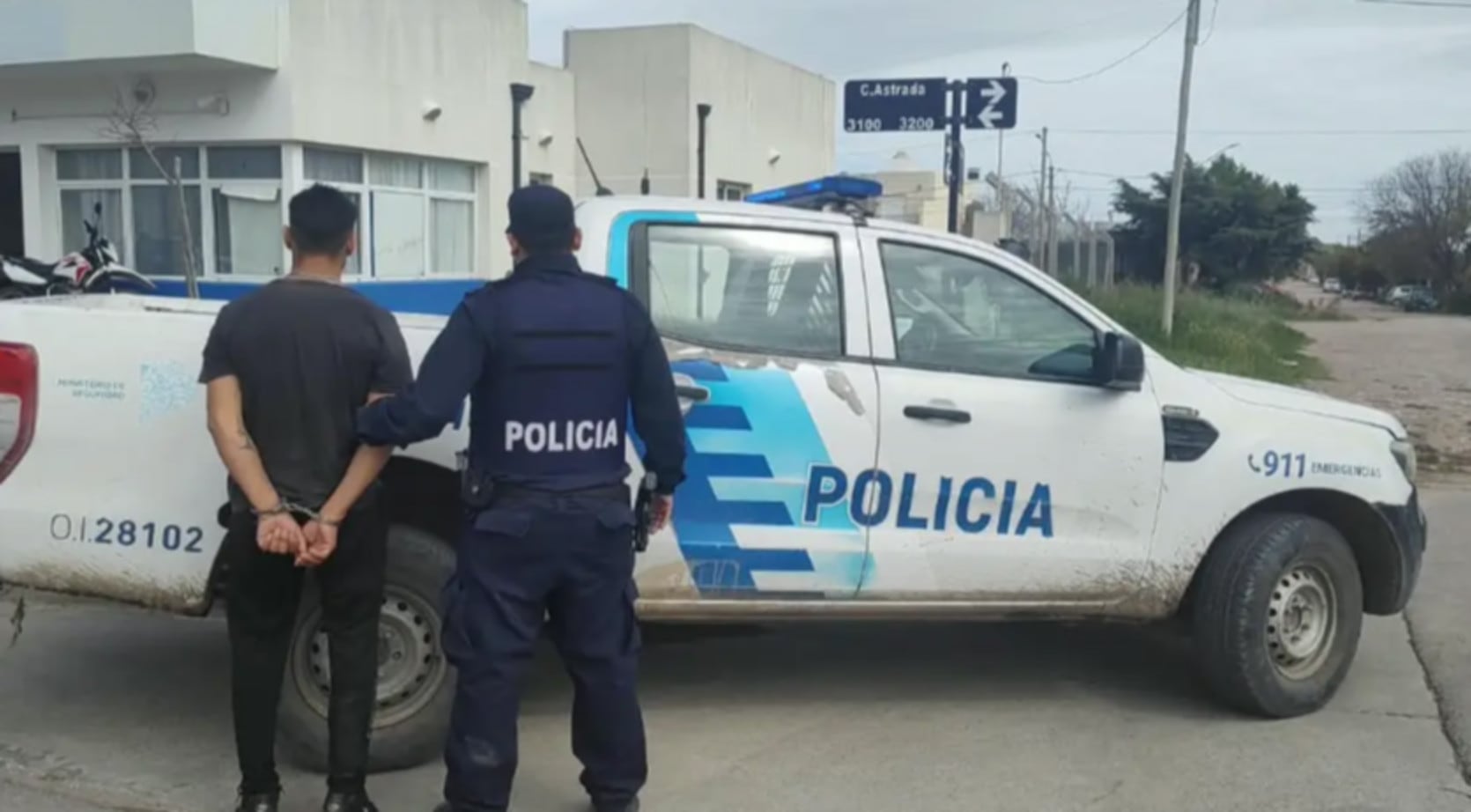 El material decomisado incluyó también un cuchillo con mango metálico y dos teléfonos celulares. (La Nueva)