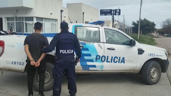 Dos jóvenes fueron detenidos con armas y drogas tras una persecución en Bahía Blanca