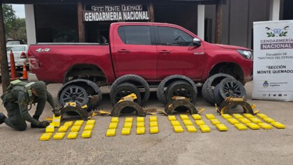Incautaron más de 51 kilos de cocaína que estaban ocultos en las ruedas de una camioneta en Santiago del Estero