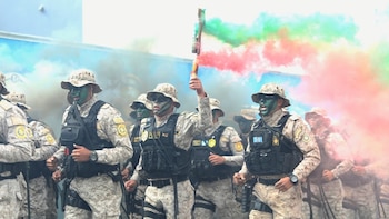 Diprona, Grupo de Acción Rápida y Grupo Lobos recibieron agentes especializados, durante un acto realizado en el Complejo Policial de Ciudad de Guatemala (Foto cortesía Ministerio de Gobernación)