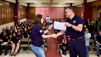 De clases de inglés a mentoría y servicio comunitario: 500 tutores, 1.200 capacitaciones y el cierre del programa en El Salvador (Foto cortesía Embajada de los Estados Unidos en El Salvador)