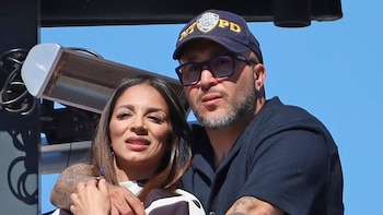 Kiko Rivera junto a Lola, impasible tras las críticas por su entrevista: "¿Crees que me importa?"