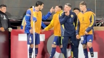El enojo de Nicolás Figal con un ayudante de Claudio Úbeda durante la eliminación de Boca Juniors