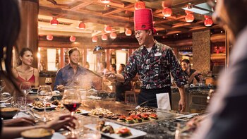 En Teppanyaki, los chefs combinan