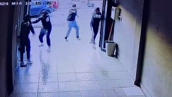 Los delincuentes dentro del garaje