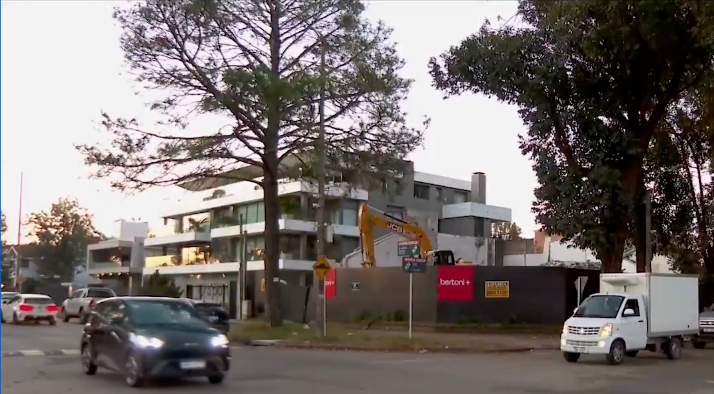 Demolición de la casa del asesino serial Pablo Goncálvez, en Montevideo (Captura Telemundo/Canal 12)