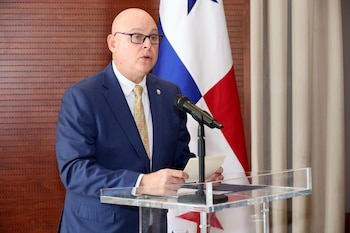 El viceministro Carlos Guevara Mann advirtió que algunos panameños habrían sido captados mediante propuestas "ilusorias" que terminaron incorporándolos a fuerzas militares. Tomada de X