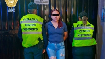 Capturan a mujer con decenas de documentos falsos en la alcaldía Cuauhtémoc: también llevaba billetes falsos