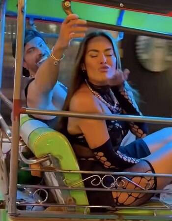 Se subieron a un bicitaxi