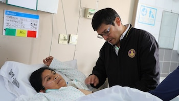 Cusco: Cirujanos extirpan quiste torácico que afectaba las cuerdas vocales de mujer y le devuelven la voz