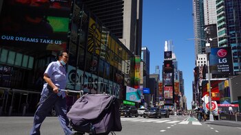 Puertas electrificadas y rociadores automáticos de gas pimienta: crece la construcción de “panic rooms” entre los ultrarricos de Nueva York