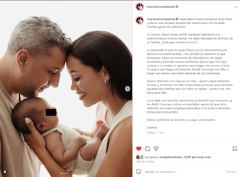 Captura de pantalla de una publicación de Instagram con la foto de un hombre y una mujer sosteniendo a un bebé, acompañada de un texto