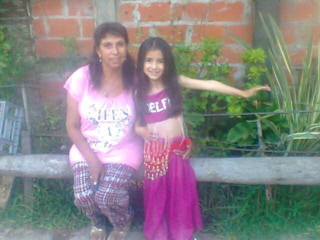 Delfina y Daiana antes de que la enfermedad alterara la rutina familiar y los llenara de incertidumbre sobre el futuro