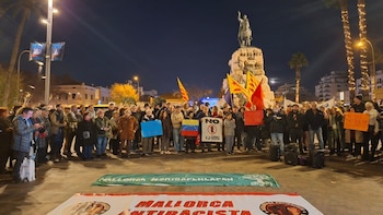 Unas 150 personas claman en