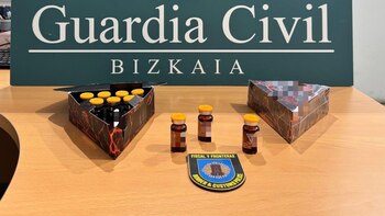 Requisan en el Aeropuerto de Bilbao a una mujer 20 viales de producto reductor de grasa que carecía de controles