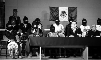 Se firman los Acuerdos de San Andrés Larráinzar, Chiapas, entre el gobierno federal y el Ejército Zapatista de Liberación Nacional (EZLN). En este acuerdo, por primera vez, se reconocieron los derechos colectivos de los pueblos indígenas. (INEHRM )