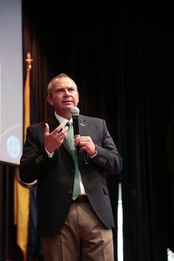 El mayor general (r) Javier Alberto Ayala fue oficial del Ejército Nacional de Colombia, abogado, profesional en Ciencias Militares y magíster en Seguridad y Defensa Nacionales - crédito @lamilitar/X