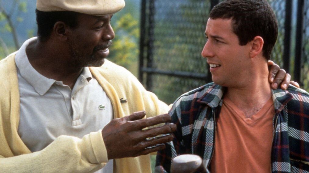 La muerte de Carl Weathers obligó a reescribir el guion y su personaje recibe homenajes en la secuela (Créditos: Universal Pictures)