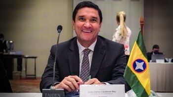 Ordenan arrestar al alcalde de