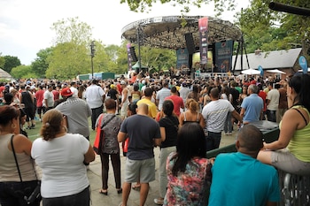 El festival distribuye espectáculos por distintos barrios para acercar la cultura a nuevas audiencias.