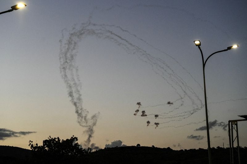 Intercepciones de cohetes lanzados desde el Líbano a Israel a través de la frontera, en medio de hostilidades transfronterizas entre Hezbollah y las fuerzas israelíes (REUTERS/Ayal Margolin/Archivo)