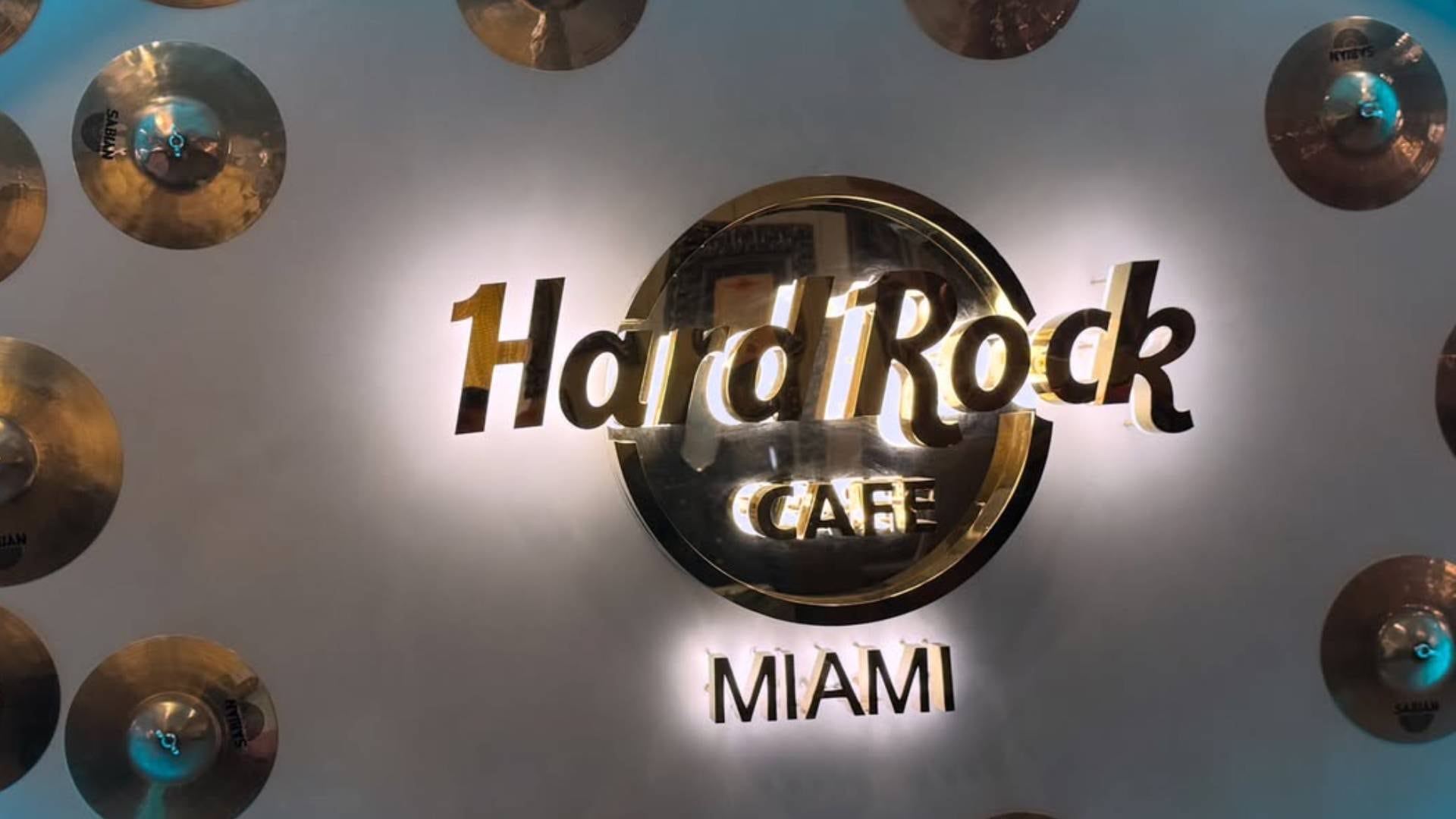 El local de Bayside albergó objetos de Michael Jackson, Madonna, Jimi Hendrix, Paul McCartney y Elvis Presley como parte de su colección (@hardrockcafemiami)