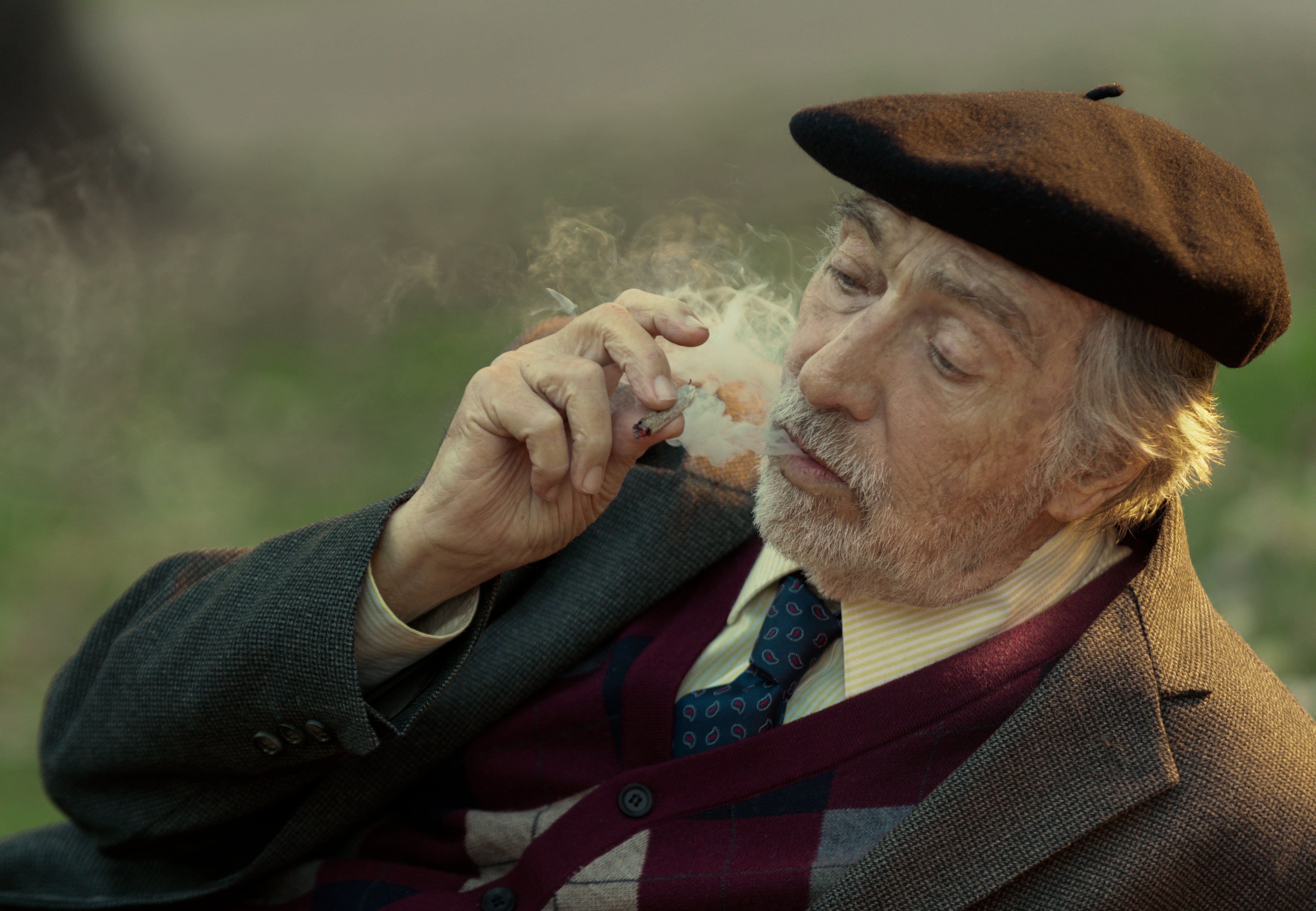 La versión para cine de Parque Lezama mantiene la esencia de la amistad entre un militante comunista y un hombre conformista, con humor y emoción en cada escena. (Netflix)