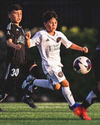 Mateo Messi, en acción con