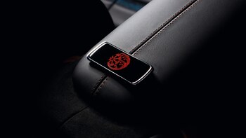 Los apoyabrazos y los zócalos