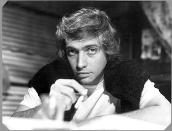 Luis Brandoni, un joven actor abriéndose paso en la escena nacional