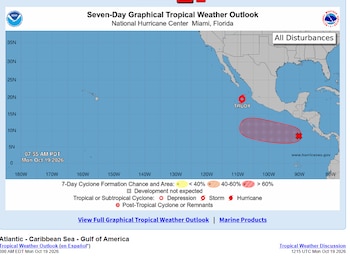 El foco de atención regional se trasladó este lunes al Pacífico, frente a las costas de Guatemala. Allí, un sistema de baja presión alcanzó 90% de probabilidad de convertirse en ciclón tropical en los próximos siete días, según el Centro Nacional de Huracanes (NHC), agencia meteorológica federal de Estados Unidos. El NHC proyecta que el sistema se desplazará hacia aguas abiertas del Pacífico mexicano, en dirección oeste y alejado de las costas del istmo