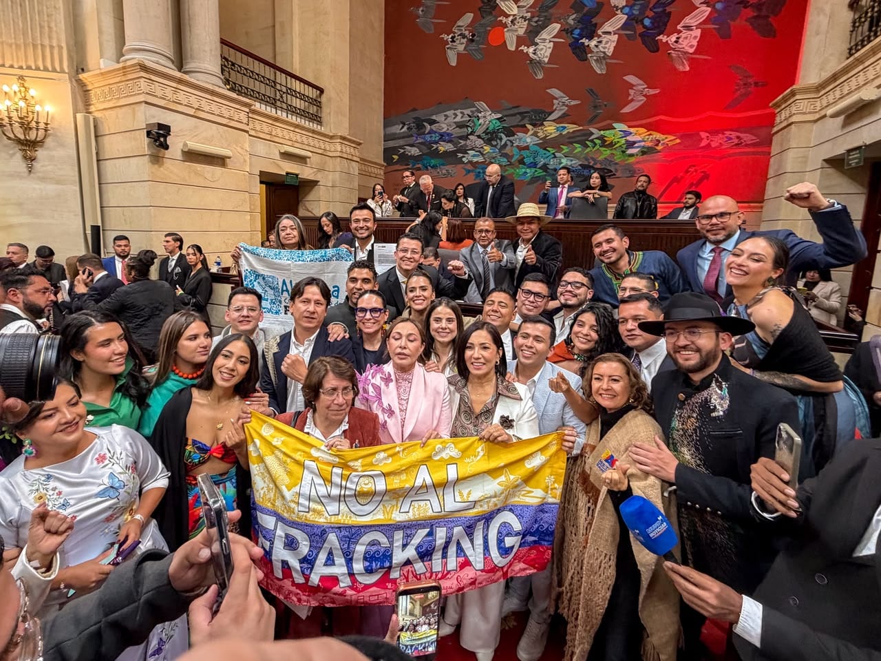 La senadora Esmeralda Hernández insiste en proyecto de ley que prohíbe el fracking en Colombia, pese al visto bueno del Gobierno De la Espriella