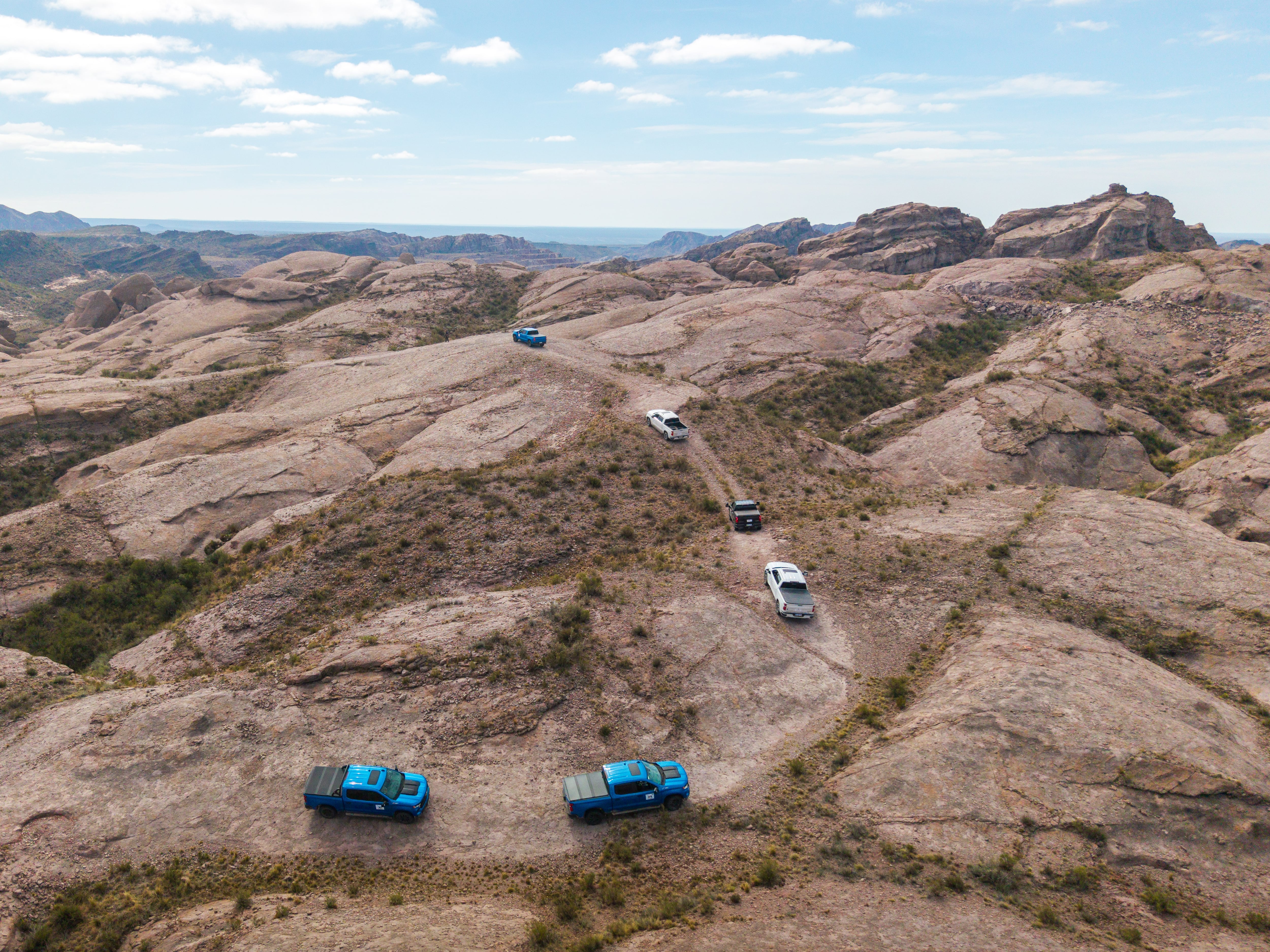 Dunas de arena volcánica, cañones de piedra y pasos nevados: el escenario de una travesía todoterreno por el sur mendocino (Chevrolet)