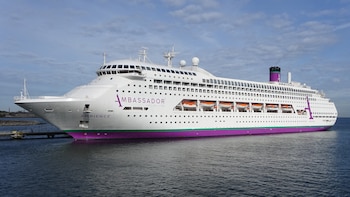 Más de 1.700 personas confinadas en un crucero en Burdeos por un brote de norovirus después de la muerte de un pasajero