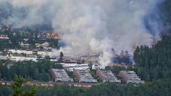 Al menos 400 evacuados en el sur de Noruega por uno de los peores incendios de la historia reciente del país