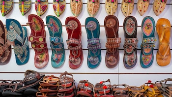 Prada lanzará sandalias tradicionales indias